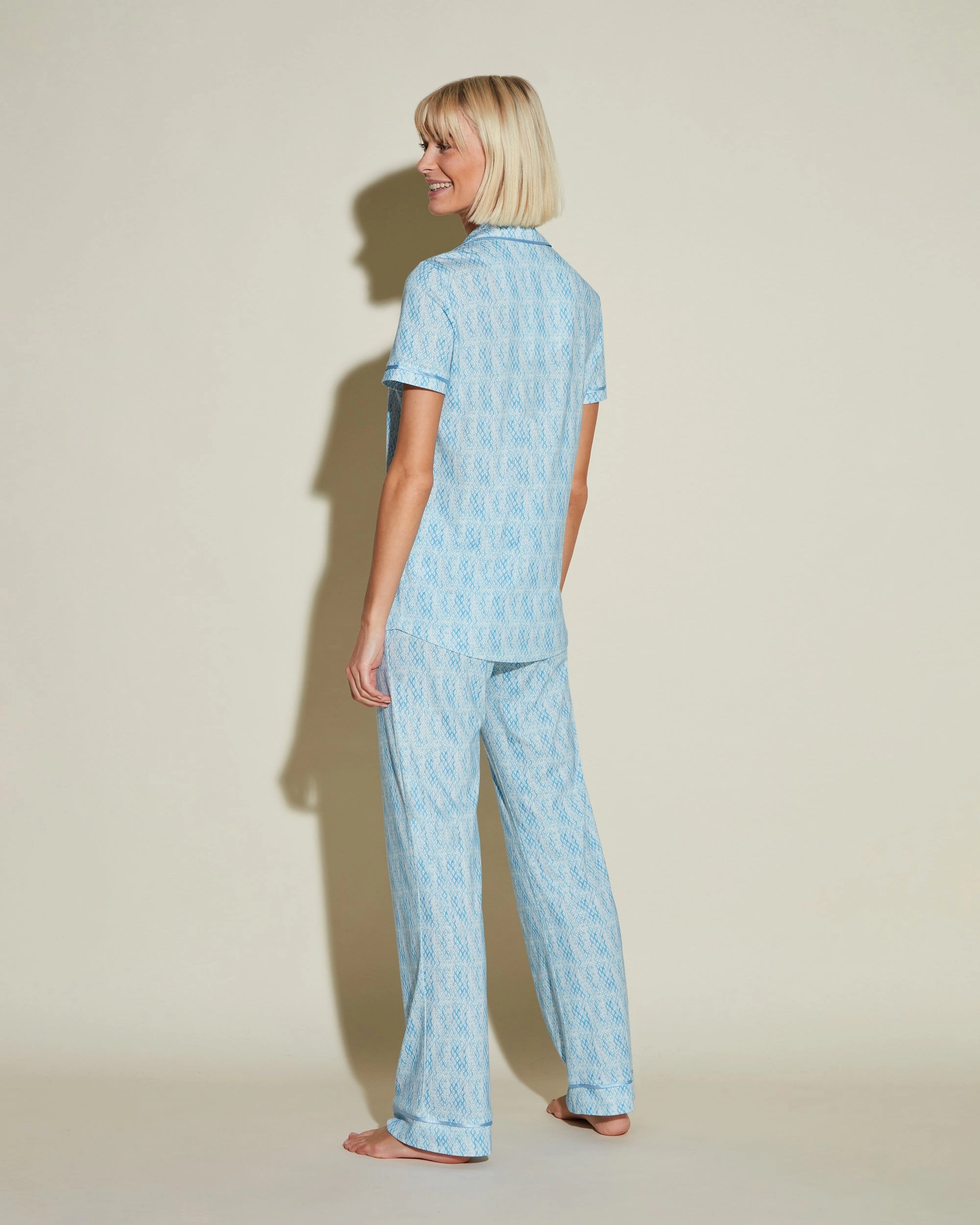 Conjunto De Pijama Con Camisa De Manga Corta Y Pantalones